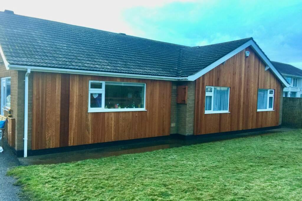 Sutton-on-Sea Shore Lodge. 4 Bed Bungalow Only Mtrs From The Beach. Sleeps 8 מראה חיצוני תמונה