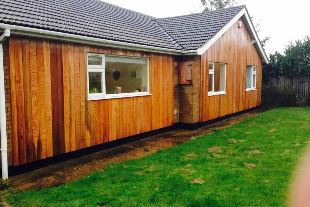 Sutton-on-Sea Shore Lodge. 4 Bed Bungalow Only Mtrs From The Beach. Sleeps 8 מראה חיצוני תמונה
