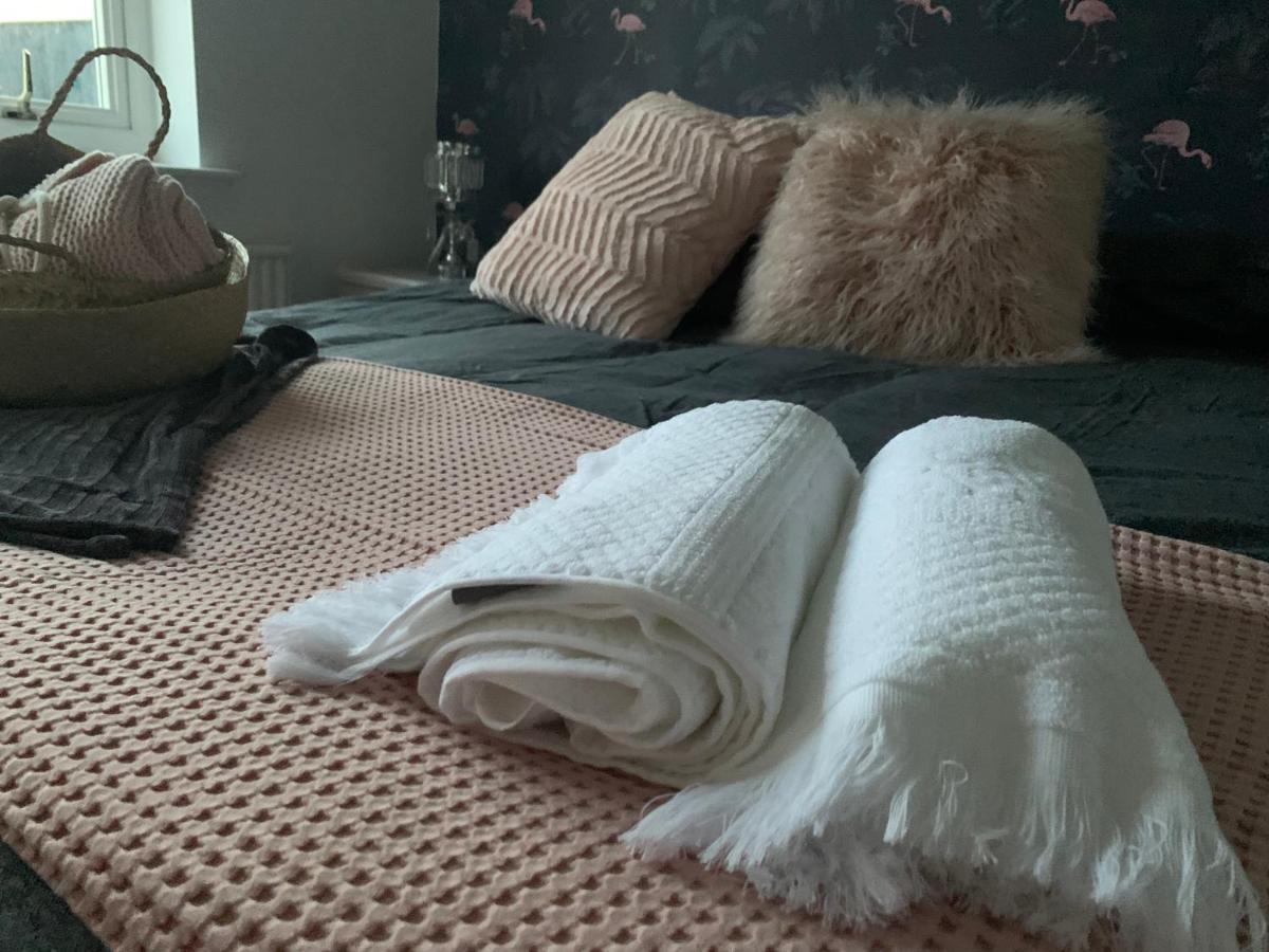 Sutton-on-Sea Shore Lodge. 4 Bed Bungalow Only Mtrs From The Beach. Sleeps 8 מראה חיצוני תמונה